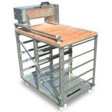 Стол с мукопосыпателем Bongard