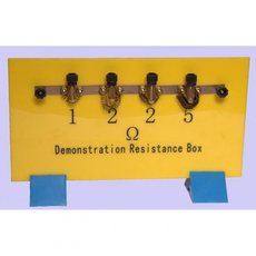 Набор резисторов на панели