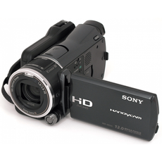 Видеокамера (полупрофессиональная с возможностью мониторинга звука и ручными установками)