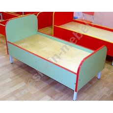 Кровать для детского сада на металлических опорах