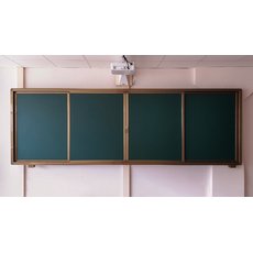 Раздвижная меловая доска на рельсовой системе, 4 рабочие поверхности