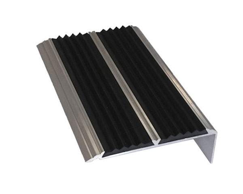 Алюминиевый угол с 2мя резиновыми вставками (1330 мм, черная)