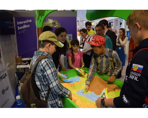 Интерактивная песочница "Полянка