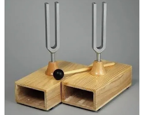 Камертоны на резонансных ящиках с молоточком