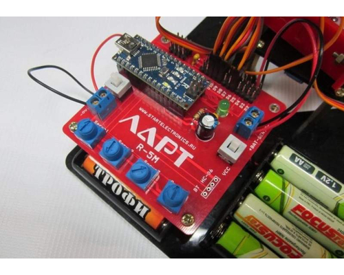 Конструктор - робот манипулятор. Механическая рука.
