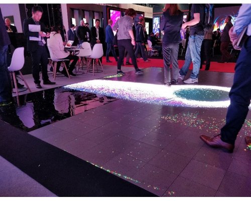 КРЕАТИВНЫЕ ЭКРАНЫ И СВЕТОДИОДНЫЕ ПОЛЫ