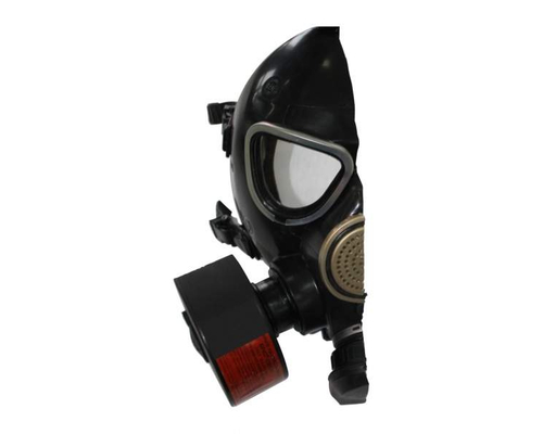 Макет противогаза и макет респиратора в разрезе