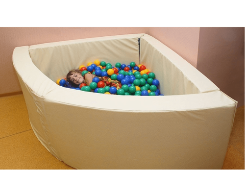 Сухой бассейн в форме 1/4 круга. Размер 150х150х66 см.