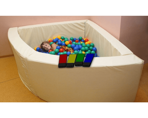 Сухой бассейн в форме 1/4 круга с клавишами управления. Размер 150х150х66 см.