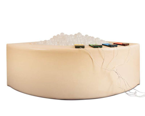 Сухой бассейн в форме 1/4 круга с кнопками-переключателями. Размер 150х150х66 см.