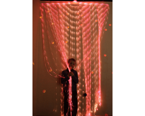 Занавес мерцающий  ШИРИНА ЗАНАВЕСА: 240 СМ. КОЛИЧЕСТВО НИТЕЙ: 120 ШТ.