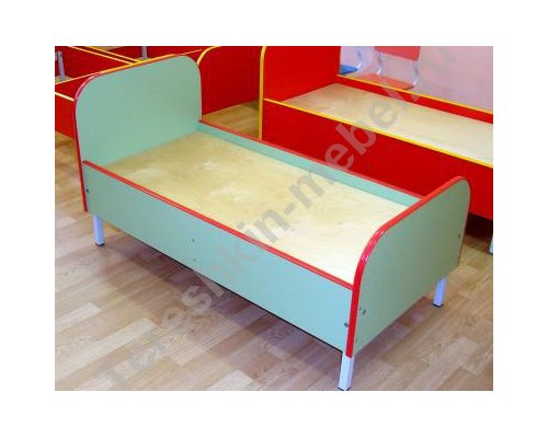 Кровать для детского сада на металлических опорах