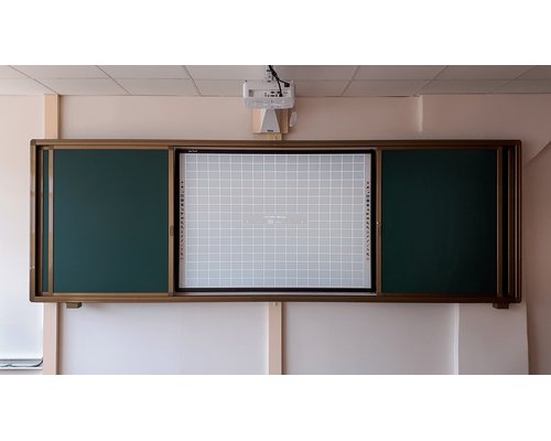 Раздвижная меловая доска на рельсовой системе, 4 рабочие поверхности