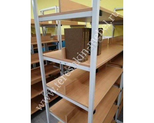 Стеллаж двухсторонний на металлокаркасе с горизонтальными полками