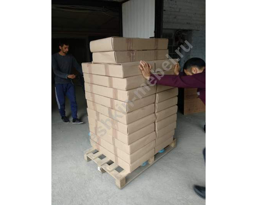 Стеллаж двухсторонний на металлокаркасе с горизонтальными полками