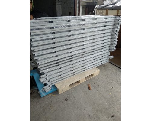 Стеллаж односторонний на металлокаркасе с горизонтальными полками