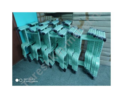 Стул ученический регулируемый на плоскоовальном металлокаркасе